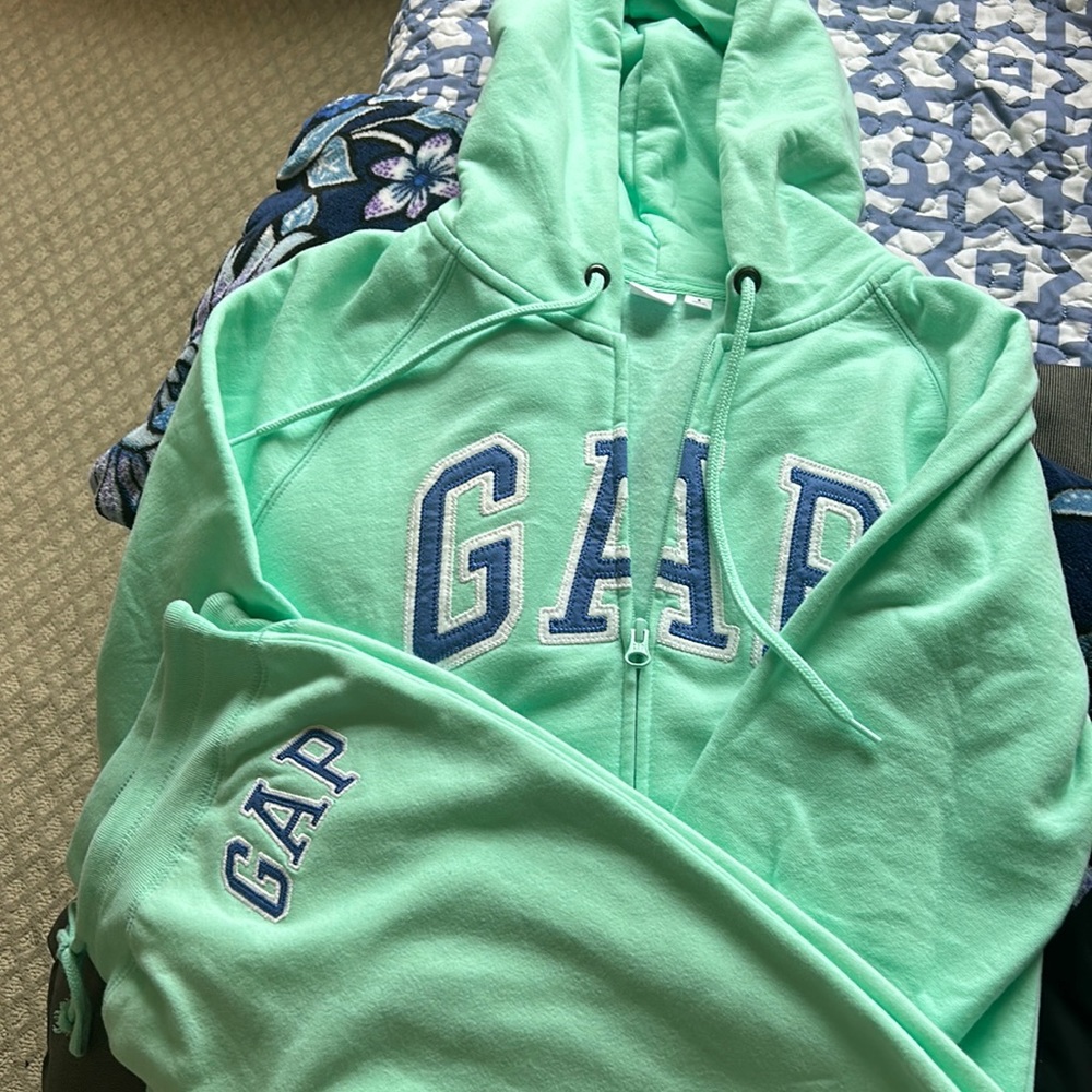 Gap mint green light sweat suit !